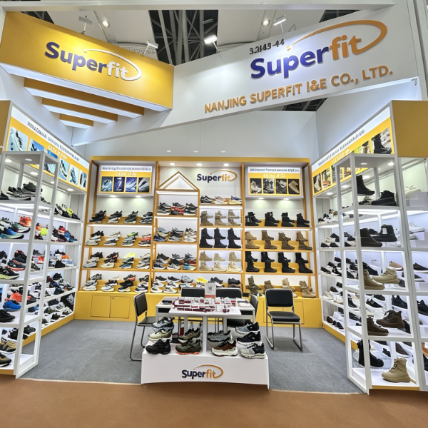Superfit Shines at The Canton Fair Footwear Pavilion, Leading The New Trend in The International Footwear Industry! 